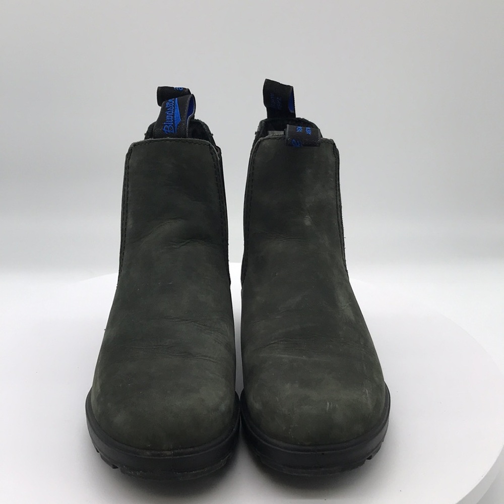 Blundstone Olive Nubuck Chelsea Boots with Blue Pull Tabs - Picture 2 of 9